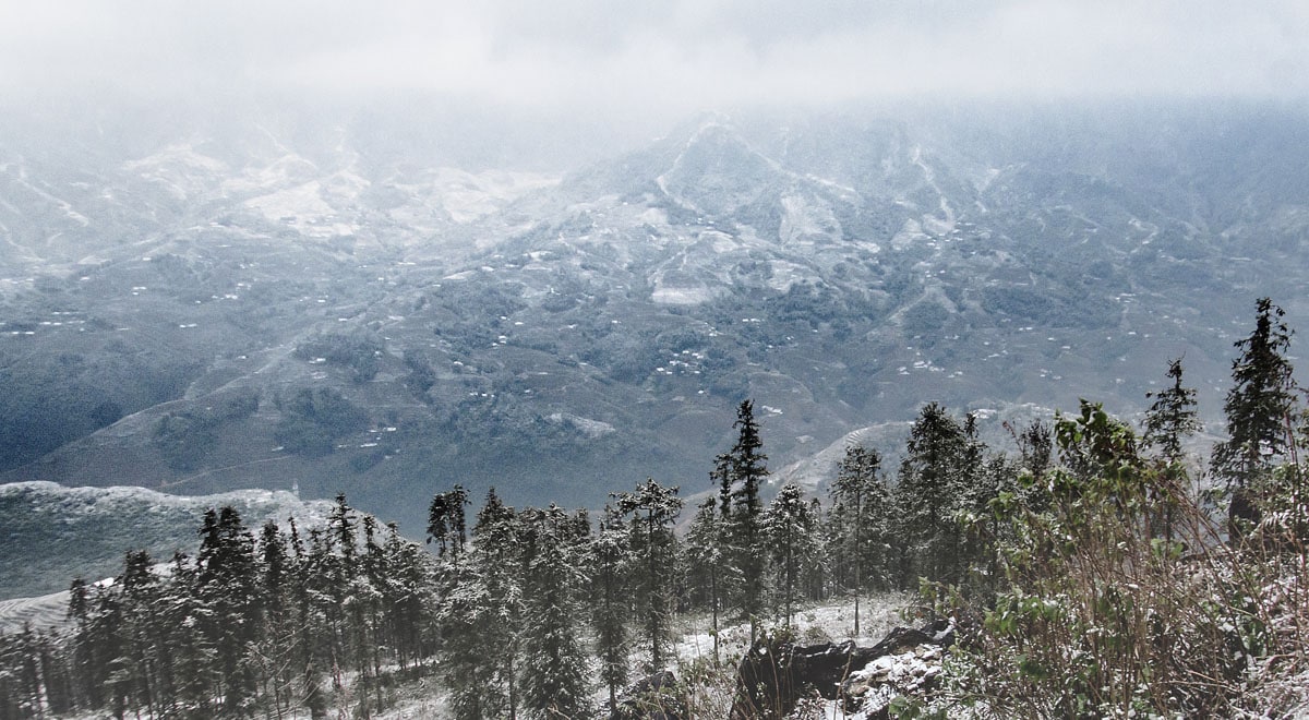 Ham Rong Mountain reveals a rare and breathtaking winter beauty